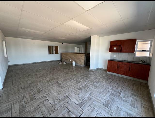585M² WAREHOUSE TO LET IN LASER PARK